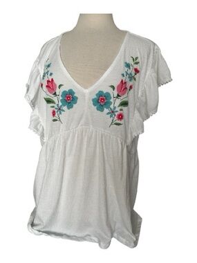 Plus size 3X absolutely famous White Floral Embroidered V-Neck Top